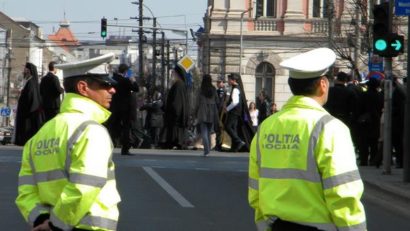 Lăsaţi fără alocaţia de hrană, poliţiştii lasă şi ei oraşul de izbelişte