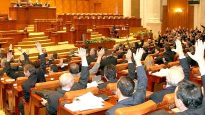România riscă să piardă banii comunitari, susţine PNL. Moţiunea pe acest subiect, votată miercuri