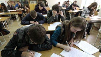 Ce măsuri iau profesorii pentru a îmbunătăţi rezultatele elevilor la examenul din vară? ( AUDIO )