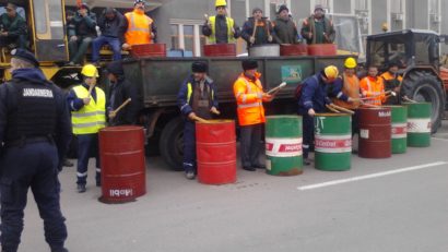 A doua zi de proteste a sindicaliştilor din port