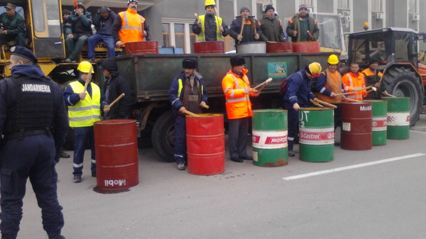 A doua zi de proteste a sindicaliştilor din port