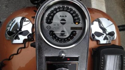 Ce bijuterii pe roţi se mai ciocnesc prin Constanţa. Harley Davidson cu BMW, în sensul giratoriu de pe DN39, spre Cumpăna