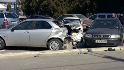 UPDATE (FOTO) : Accident la hotelul Oxford. Şoferul, beat, a vrut să fugă, după ce a rănit o studentă