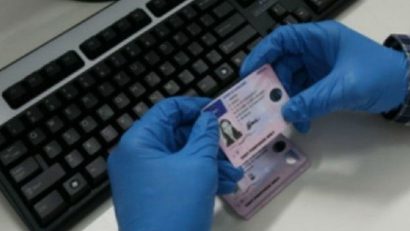 Descinderi la falsificatorii de documente din Constanţa şi Ovidiu