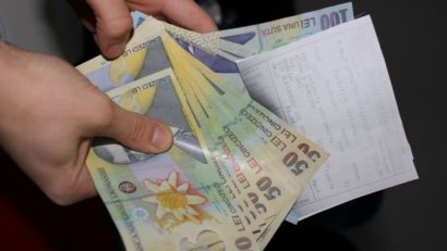Pensiile şi salariile se dau mai devreme