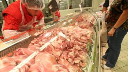 Carne şi produse lactate de peste 160 de milioane de lei, CONFISCATE dintr-un supermarket din Constanţa