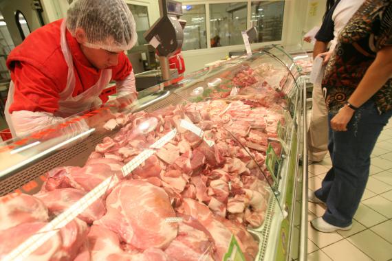 Carne şi produse lactate de peste 160 de milioane de lei, CONFISCATE dintr-un supermarket din Constanţa