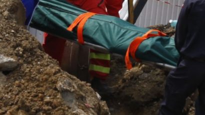 Pompierii intervin. Persoană căzută în canalizare, în cartierul Faleză Nord