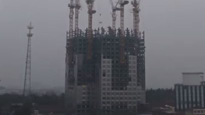 (VIDEO) Cum construiesc chinezii un zgârie-nori în nici trei săptămâni