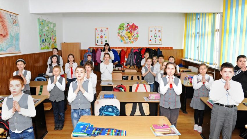 Mai puțin de jumătate dintre elevii din România au optat pentru ora de Religie
