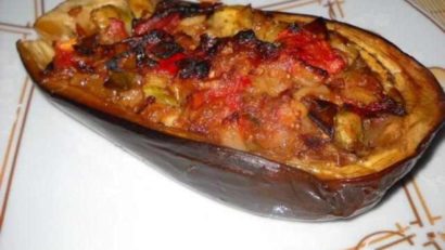 ORA MESEI: Corăbioare din vinete cu legume la cuptor