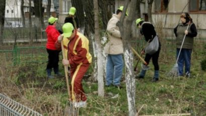La Constanţa începe acţiunea „Flori de primăvară”: locatari, la treabă!