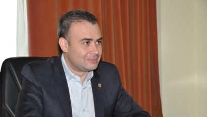Darius Vâlcov și-ar da demisia din Senat