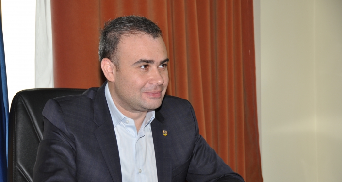 Darius Vâlcov și-ar da demisia din Senat