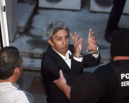 Dan Diaconescu a fost ridicat de polițiști de acasă