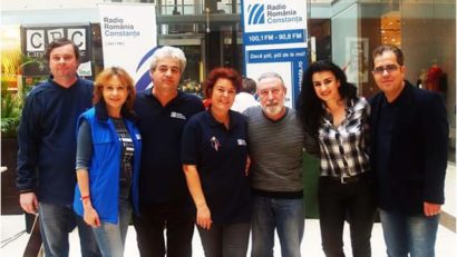 FOTO: 1 MARTIE 2015 – Divertisment, muzică şi flori de Mărţişor pentru doamne şi domnişoare, marca Radio Constanța