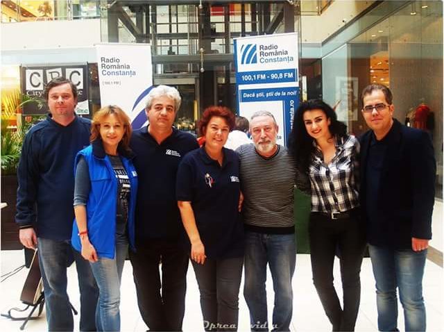 FOTO: 1 MARTIE 2015 – Divertisment, muzică şi flori de Mărţişor pentru doamne şi domnişoare, marca Radio Constanța