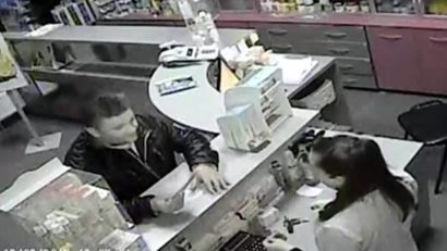 Farmacistă înșelată de un pseudo-client