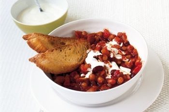 ORA MESEI: Gulaș de fasole mixtă