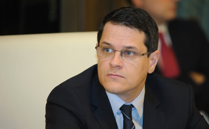 Vot fără emoţii în Parlament pentru nominalizarea lui Eduard Hellvig la şefia SRI