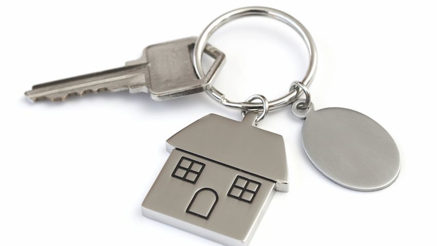 Apartament de vânzare, vecini liniştiţi, suprafaţa un hectar şi jumătate