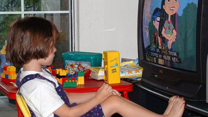 Copilul este agitat şi-l trimiteţi la TV? Turnaţi gaz pe foc!