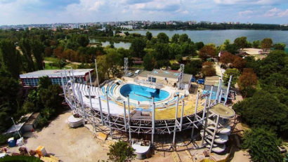 Demonstraţiile în bazinul acoperit de la Delfinariu, de-abia în sezonul viitor