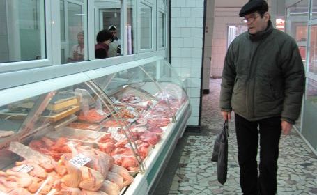 Aproape 10 tone de carne, produse lactate și pește, retrase de la vânzare din magazinele din Constanța