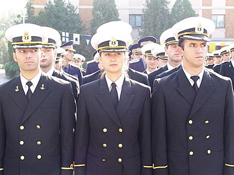 Vă interesează o carieră în marina civilă? Dar în marina militară?