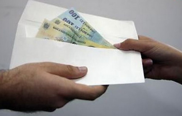 Ofiţerii DGA Galaţi le-au reamintit doctorilor că atenţiile reprezintă mită