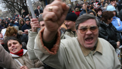 Sindicatele feroviare pichetează Ministerul Finanţelor Publice