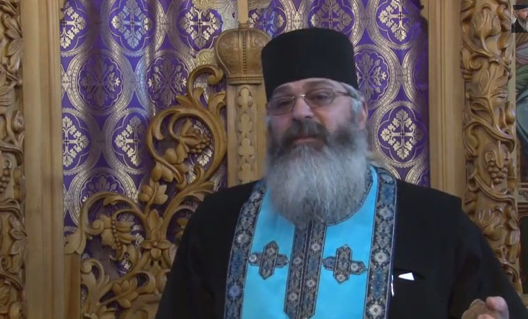VIDEO: Preotul care postează predici pe YouTube şi împarte binecuvântări pe Facebook