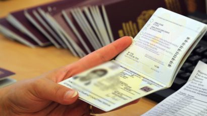Reţea de falsificatori de documente, anihilată de poliţişti