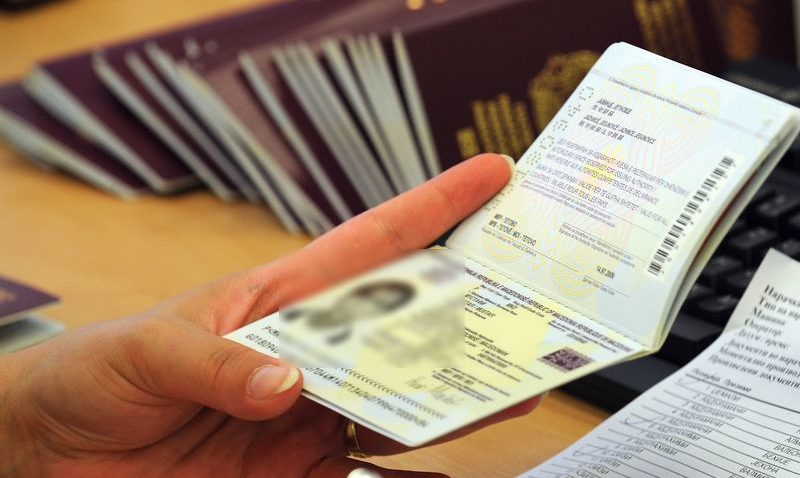 Reţea de falsificatori de documente, anihilată de poliţişti