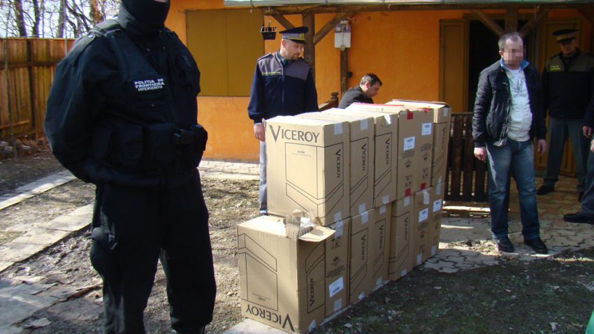 17 descinderi la Constanţa. PERCHEZIŢII de amploare la comercianţii de ţigări de contrabandă