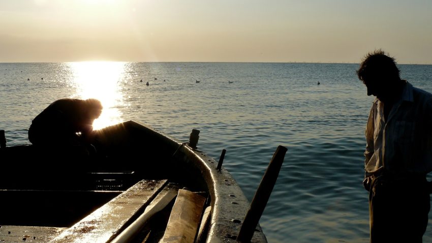 Pescarii tulceni vor fi iniţiaţi în pescaturism