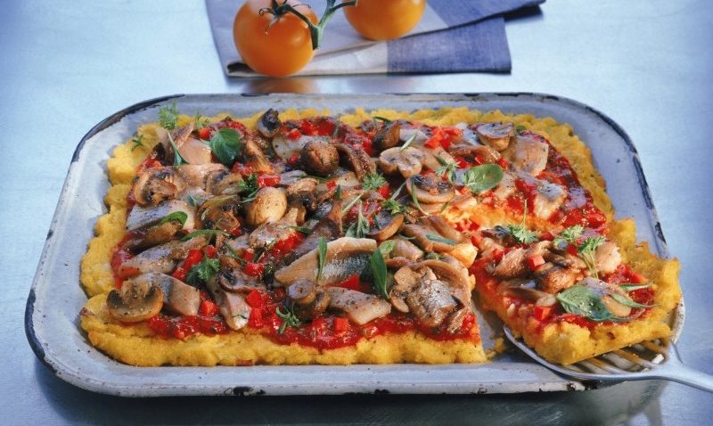 ORA MESEI: Pizza de post cu blat din mamaligă