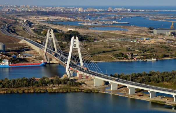 Podul rutier peste Canalului Dunăre – Marea Neagră va fi deschis circulației de săptămâna viitoare