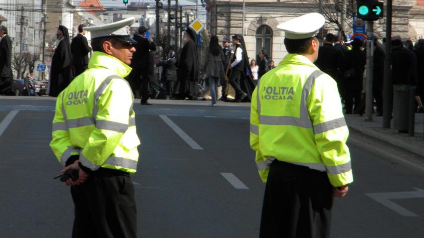 GUVERN. Poliţiştii locali vor beneficia de norma de hrană