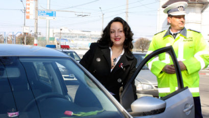 Atenţie în trafic, ŞOFERIŢE! Poliţiştii stau la „pândă” cu amenzi-surpriză!