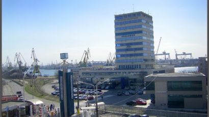 Portul Vechi din Constanţa: vapoare şi macarele, sau terase şi promenadă?