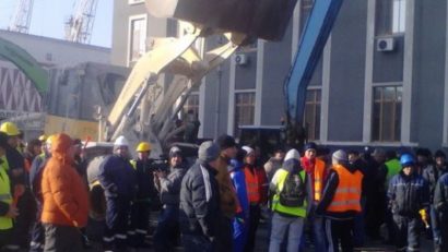 Conflictul din Portul Constanţa se mută la Bucureşti, în faţa Ministerului Transporturilor