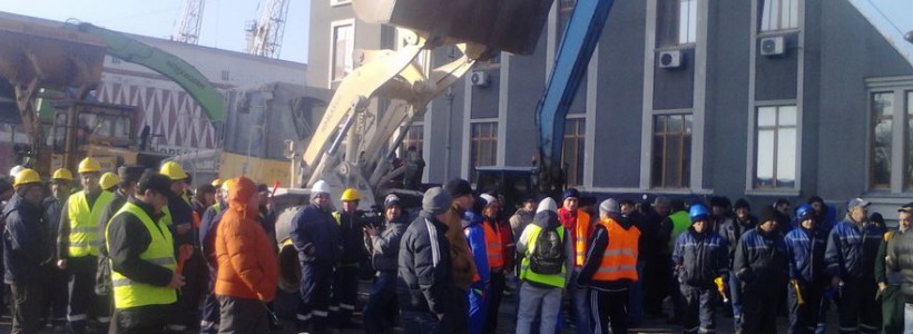 Conflictul din Portul Constanţa se mută la Bucureşti, în faţa Ministerului Transporturilor