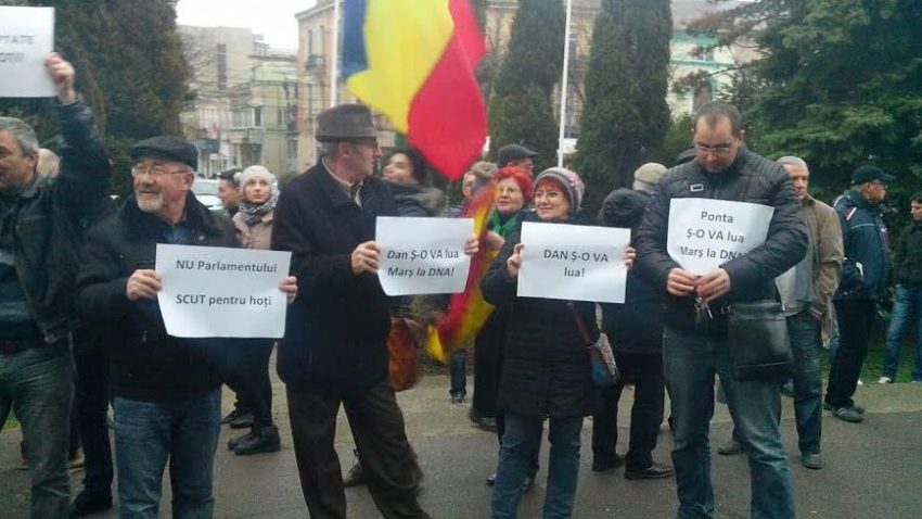 Protest la Prefectura Constanţa faţă de cazul Dan Şova