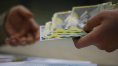 Salarizarea bugetarilor, pe masa Guvernului