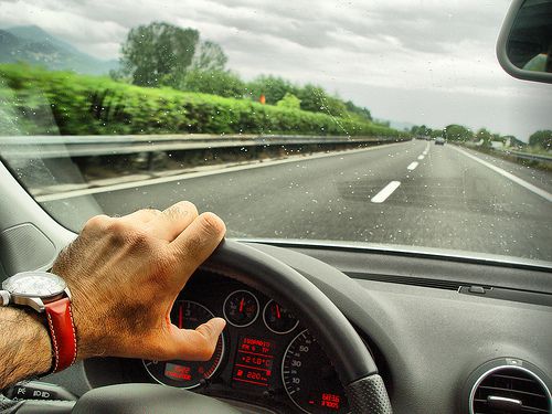 Statul plăteşte 12 milioane de dolari Canadei pentru actele şoferilor români