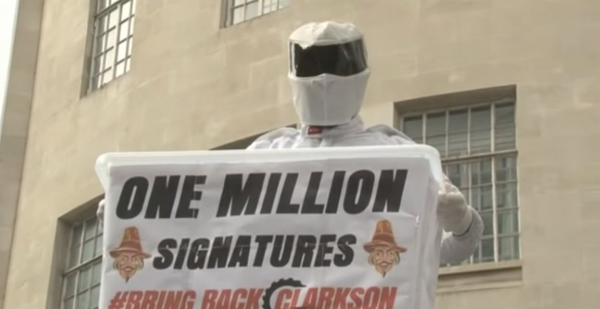 VIDEO: Petiție pentru Jeremy Clarkson, adusă cu tancul la BBC