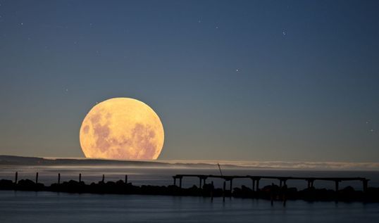 3 în 1. Eclipsă de Soare, super-Luna și echinocțiul de primăvară, de … Ziua fericirii