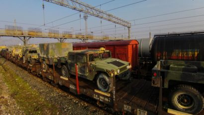 (VIDEO + FOTO) Convoiul NATO de autovehicule blindate, în drum spre Mihail Kogălniceanu