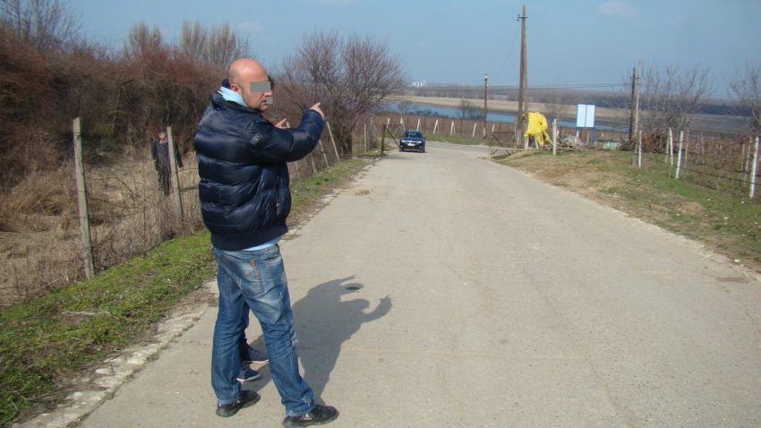 (FOTO) Transfugi albanezi depistaţi de poliţiştii de frontieră lângă Lipniţa